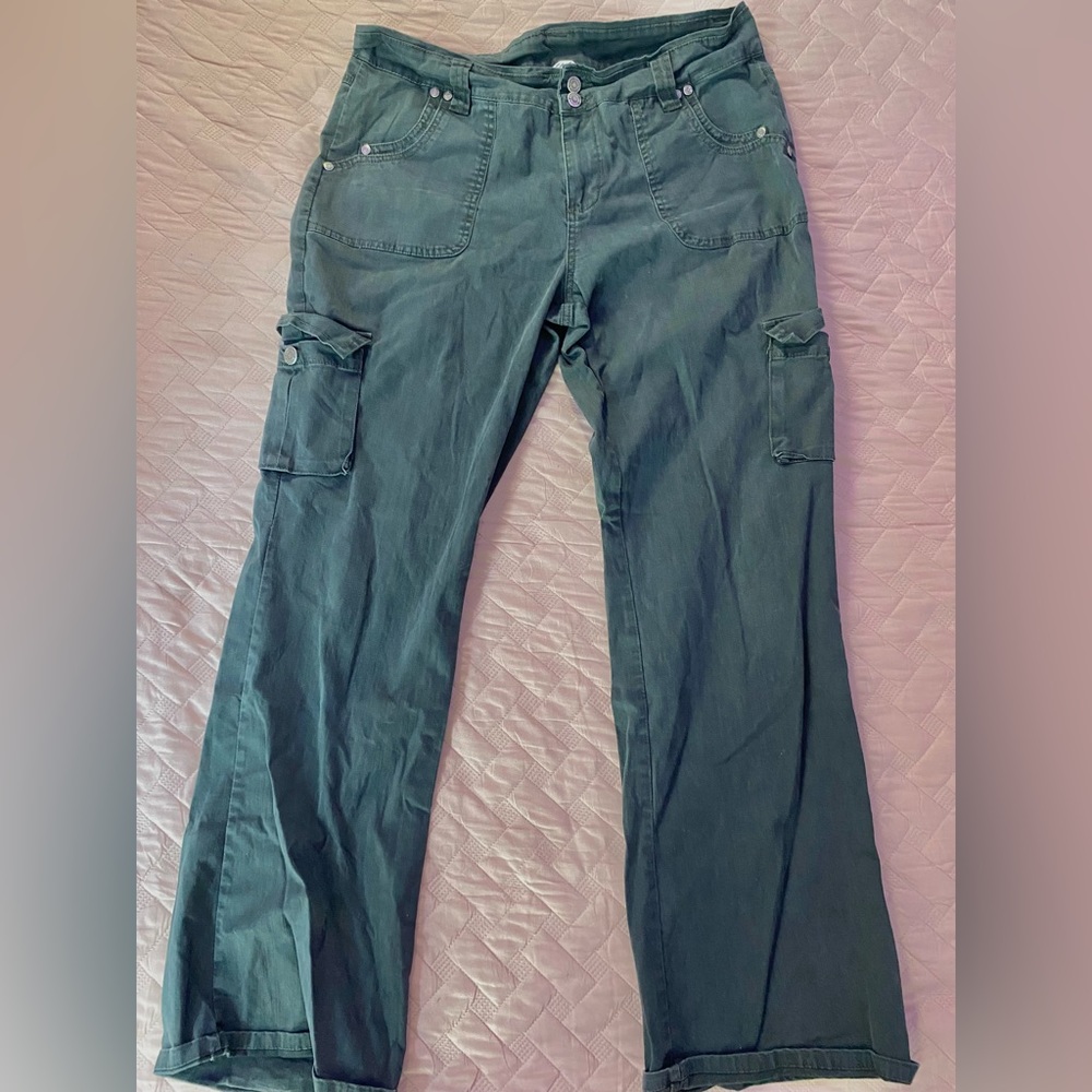 Dark green heavy material cargo pants